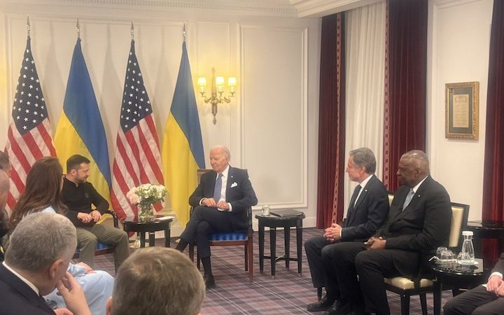 Zelenskyy with Biden begin talks in Paris. US President apologises for delay in aid, announces new package