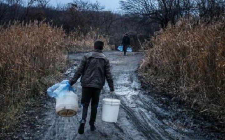 Because of russians’ shelling Donbas dwellers have no water