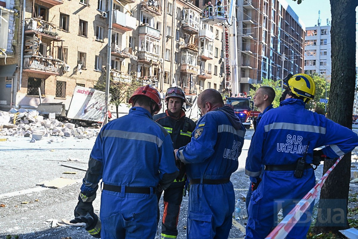 The aftermath of the Russian strike in the Shevchenkivskyy district.