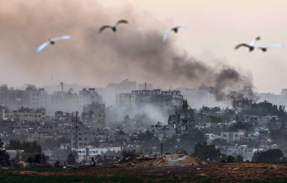 Smoke over the northern Gaza Strip after an Israeli strike, 29 October 2023