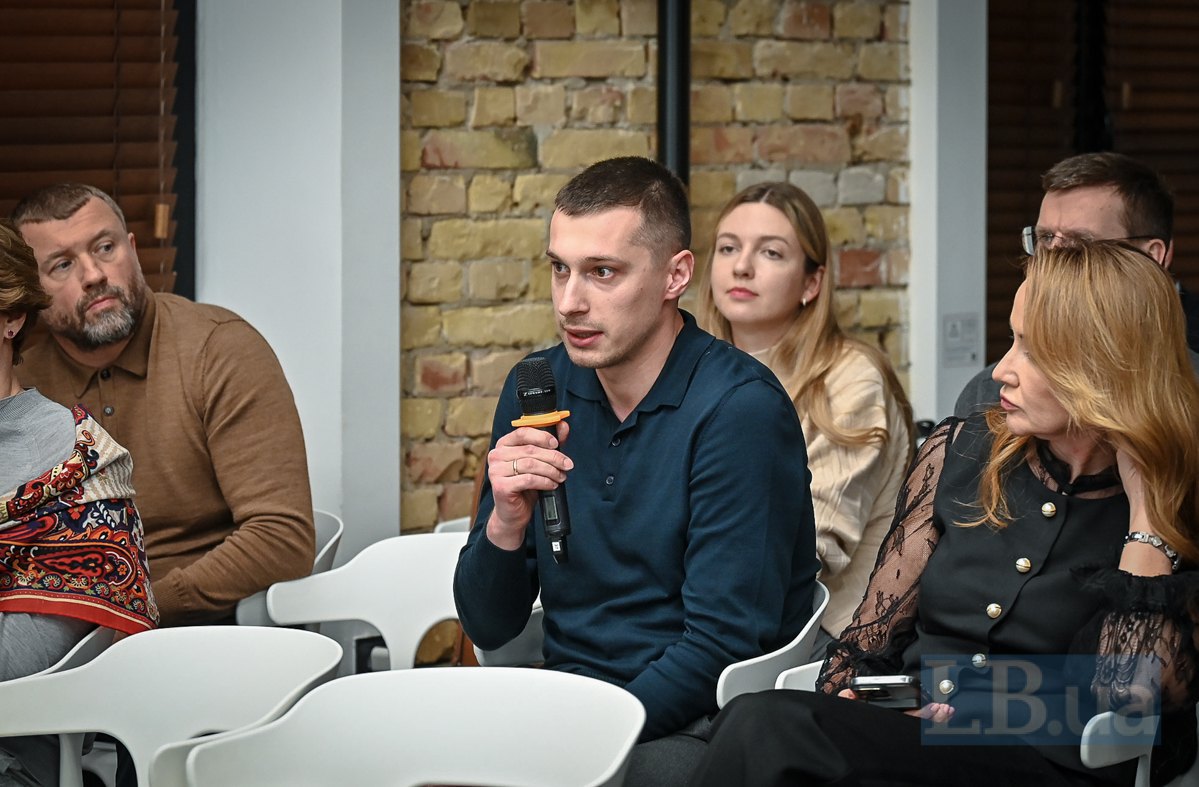  Director of Logistics at Kernel Mykola Myroshnychenko, Head of Rolling Stock Supply at Kernel Vadym Kotenko, Director of Communications and Government Relations at Kernel Kateryna Spivakova (right)