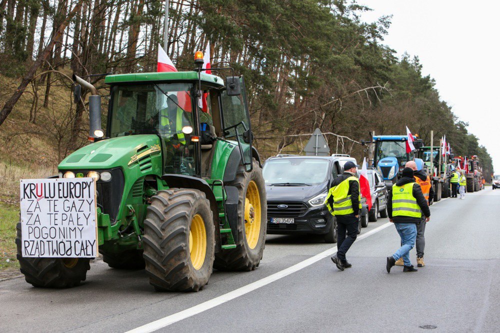 Polish farmers block traffic during a protest near the Polish-German border in Świecko, western Poland, 17 March 2024.