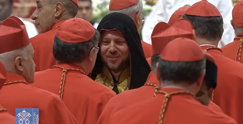 Cardinal Mykola Bychok (centre)