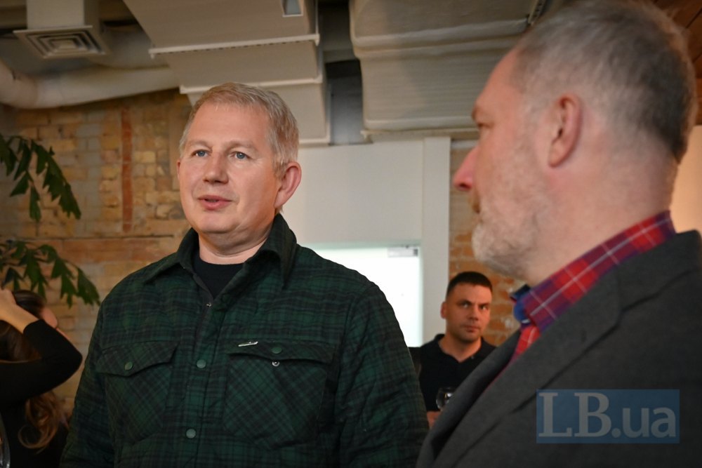  Oleh Derevyanko, founder of the Self-Realization Institute, author and founder of the School Angels initiative, and Yuriy Kohutyak, president of Havas Village Ukraine