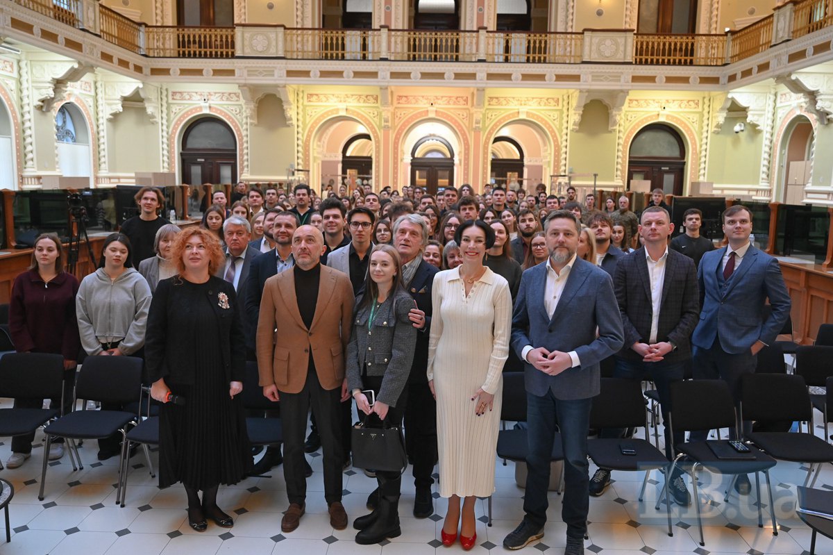 Group photo of speakers and event participants