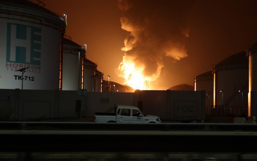 Fire caused by debris of an intercepted Iranian drone at an oil refinery in Fujairah, United Arab Emirates, 4 March, 2026