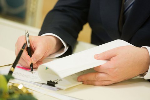 Poroshenko signed new version of education law