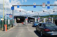 Slovak carriers start blocking truck traffic on Ukrainian border 