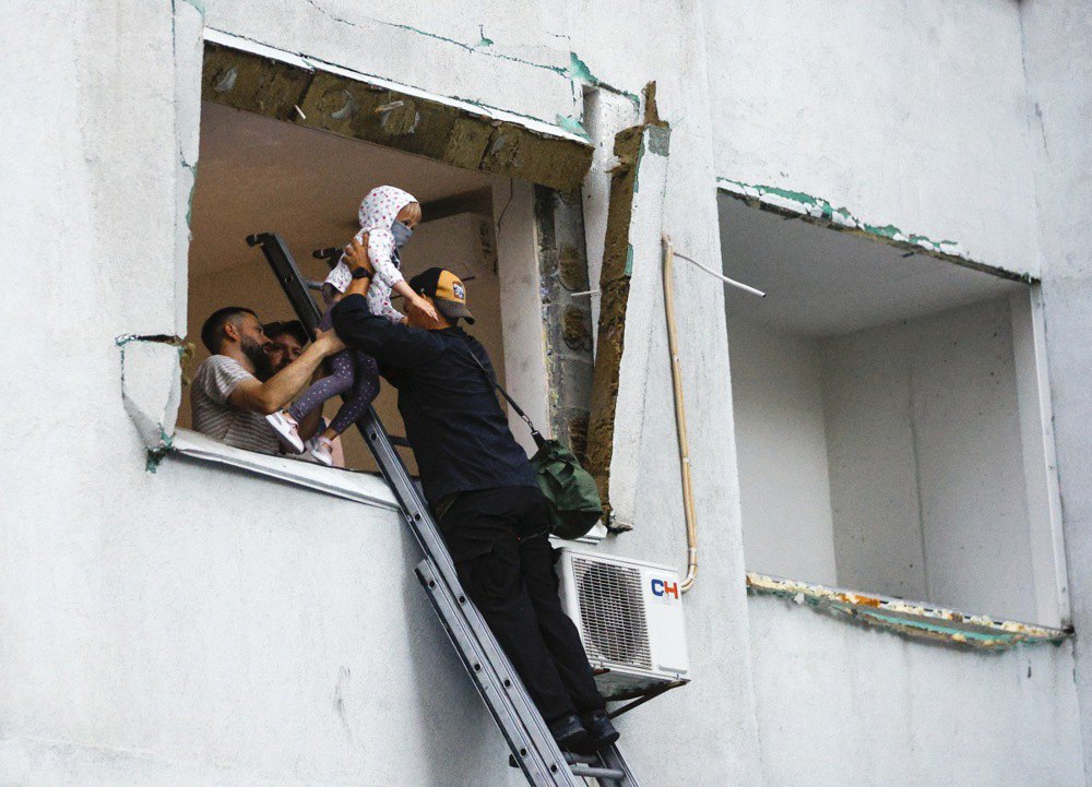  A family is evacuated from their home following shelling in Kyiv, 6 July 2026