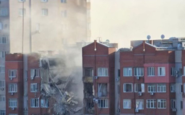 Russia strikes multi-storey building with missiles in Dnipro, injuries reported (updated)