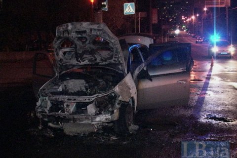 Car burns down in downtown Kyiv