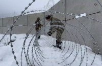 Ukraine continues to fortify, mine border with Belarus