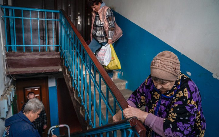 Large-scale (non-)resettlement: where evacuated elderly people begin a new life