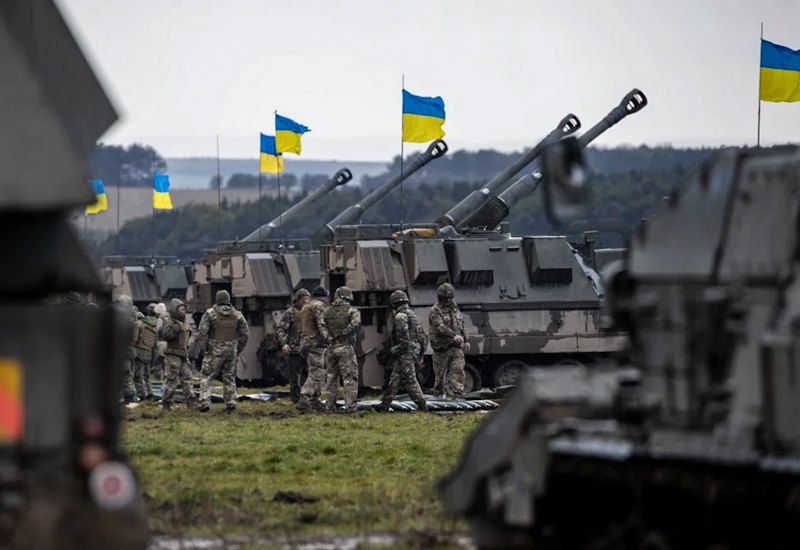 Training of Ukrainian artillerymen on AS-90 self-propelled artillery installations.