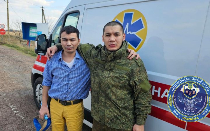 Ukraine hands over five seriously wounded occupiers to Russia