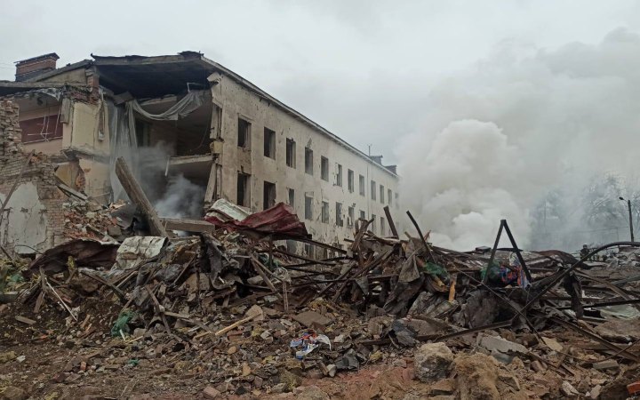 Russian aerial bomb destroys school in Slovyansk city centre, leaving civilians injured