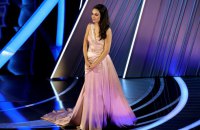Oscars Holds Minute of Silence for Ukraine