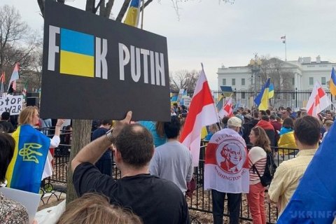 Thousands gather in front of the White House, demanding to close the sky over Ukraine