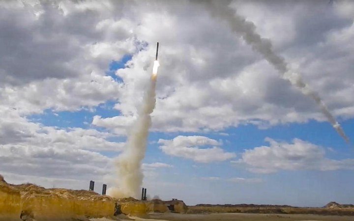 Missile attack explosions are reported in the Volyn region