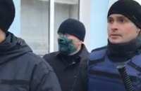Opposition candidate splashed with brilliant green in Berdyansk
