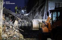 Body of deceased man removed from rubble after missile attack on Zaporizhzhya