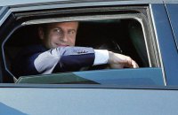 Macron to meet Zelenskyy, Poroshenko ahead of runoff