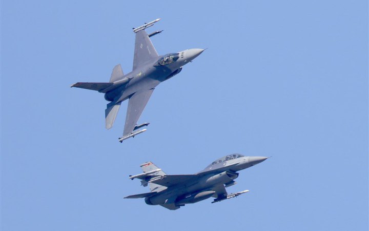 Belgium to send two F-16 fighters, fifty instructors to Denmark to train Ukrainian pilots
