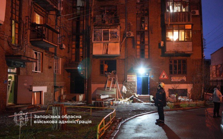 Russians attack high-rise building in centre of Zaporizhzhya