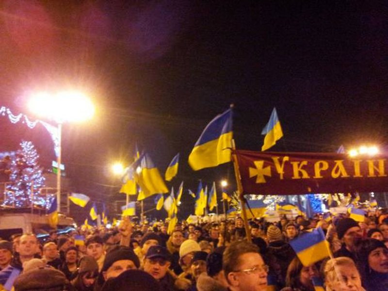 In the centre of Donetsk, 10,000 people rallied against the war and in support of Ukraine's territorial integrity on Lenin Square.