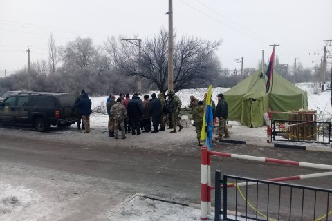 Trade blockade HQ says police storm "redoubt" in Kryvyy Torets