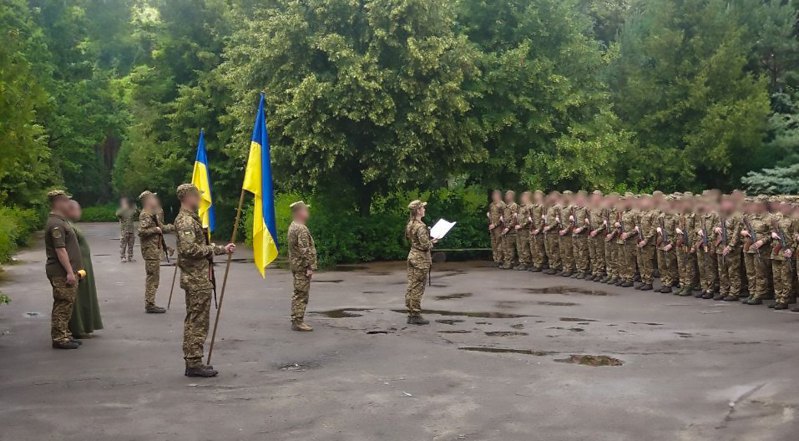 Olena Apchel takes the oath of allegiance to the Armed Forces of Ukraine.