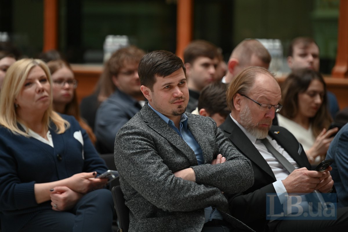 Yaroslava Titova, UGB Ukrgasbank, People’s Deputy Rostyslav Tistyk (centre), and Chamber of Commerce and Industry Head Hennadiy Chyzhykov