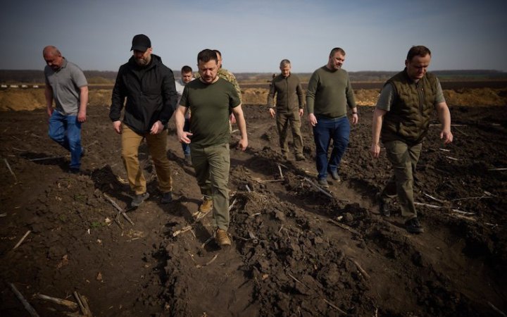 Zelenskyy comes to Kharkiv Region to check fortifications