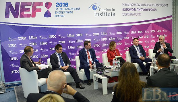 (Left to right) moderator Dmytro Ostroushko, Pavlo Klimkin, Juris Poikāns, Isabelle Dumont, Ihor Kohut and Michael
Emerson