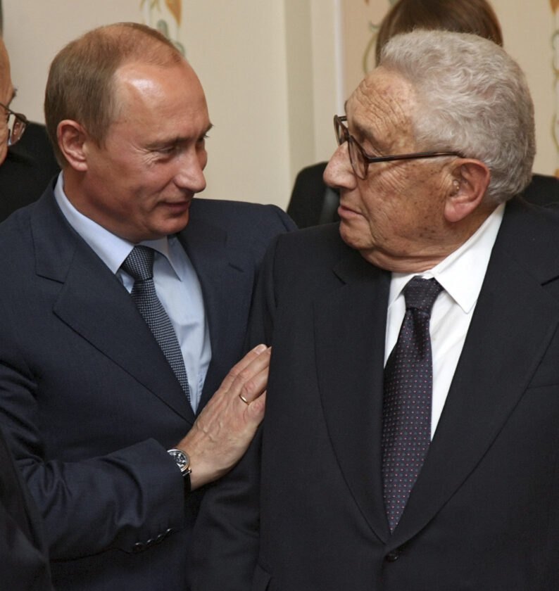Russian President Putin greets former US Secretary of State Henry Kissinger at his Novo-Ogaryovo residence near Moscow, 13 July 2007 