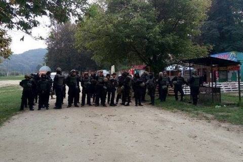 Police find 50 uniformed military in Lviv suburbs