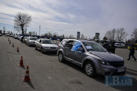Almost 2,000 cars left Mariupol, as much is on the way out of town