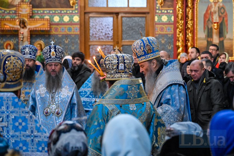 Head of the Ukrainian Orthodox Church-Moscow Patriarchate (UOC-MP) Metropolitan Onufriy (right) and Metropolitan Antoniy (Pakanych) during the ordination of Archimandrite Nykyta
