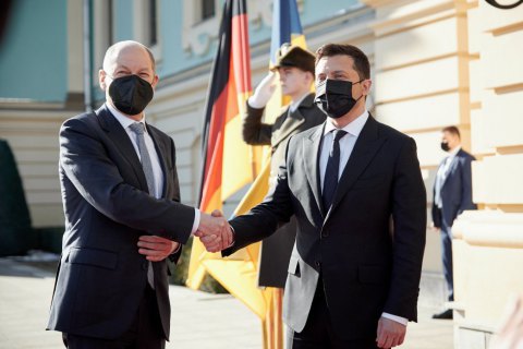 Zelenskyy urges German chancellor to secure Ukraine's sky