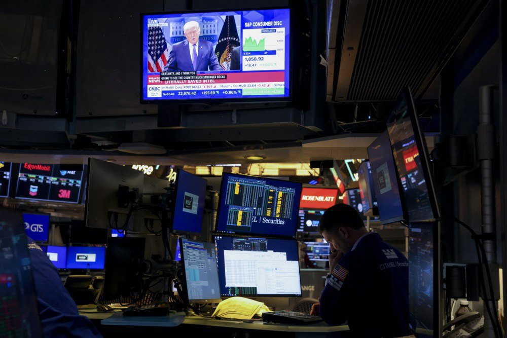 The trader is working on the trading platform of the New York Stock Exchange during the press conference of US President Donald Trump.