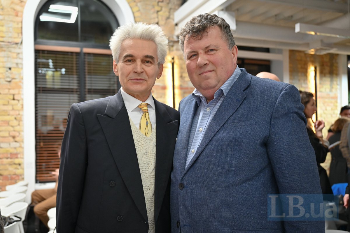  Rector of Taras Shevchenko National University of Kyiv Volodymyr Buhrov and Herman Makarenko (left)