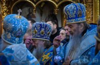 Metropolitan Onufriy sheds "blood of Christ" during communion, a bad omen in Orthodoxy
