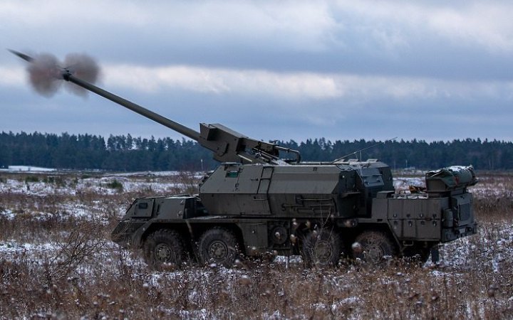 Germany hands over to Ukraine 16 self-propelled Zuzana artillery systems