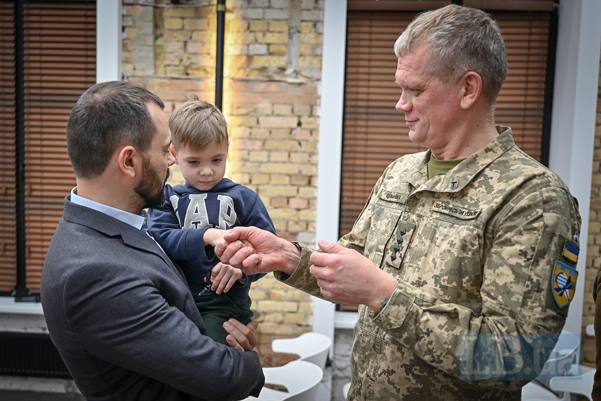 Ihor Shvayka welcomes a young guest to the event