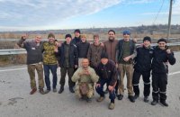 Ukraine returns home 107 captured servicemen