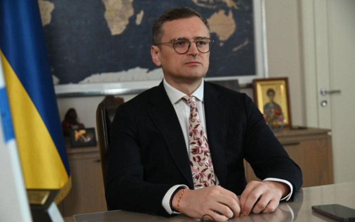 Kuleba on termination of consular services for men: main priority is to protect Motherland