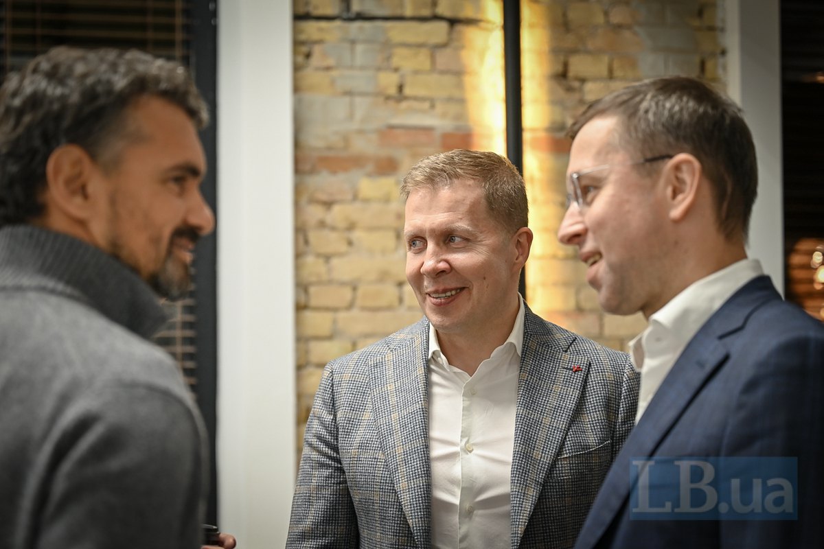 Ihor Liski, lawyer Serhiy Vasylyshyn and Serhiy Koretskyy, Chairman of the Board of Naftogaz of Ukraine (right)