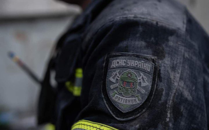 Russians hit high-rise block of flats, SBU office in Dnipro