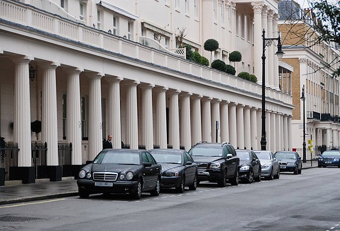 One of the most expensive neighbourhoods in London is Eaton Square in Belgravia, a popular place of living for Russian multimillionaires.