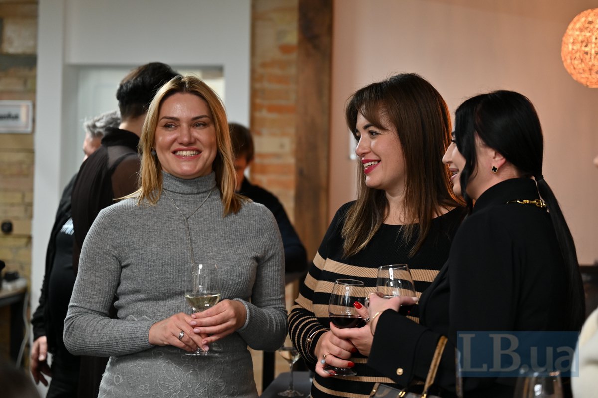 Member of the Board of the Ukrainian Bar Association Tetyana Ostrikova, Member of Parliament Lesya Zaburanna, and spokesperson for the SN faction Yuliya Paliychuk (right)